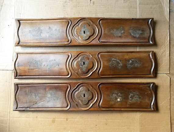 facades tiroirs comode bordelaise en cours de restauration